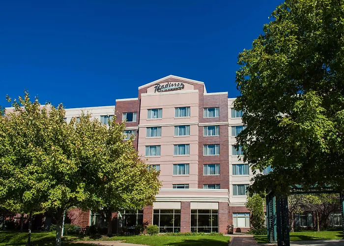 Top Hotels in Moline Illinois