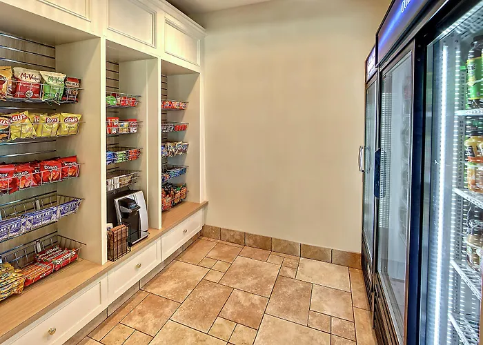 Top Hotels Near Cordova Mall for Seamless Shopping