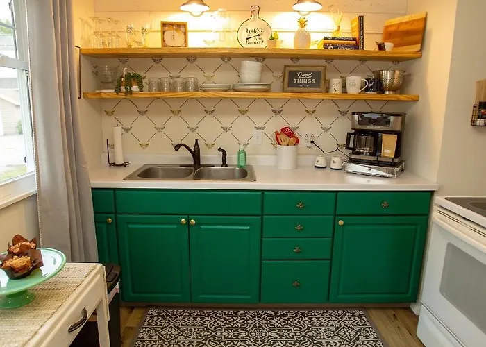 Top Weekly Accommodations in Vibrant Decatur