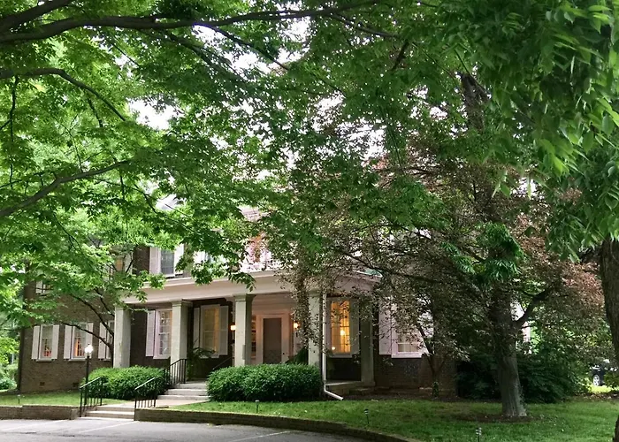 Top Hotels in Versailles