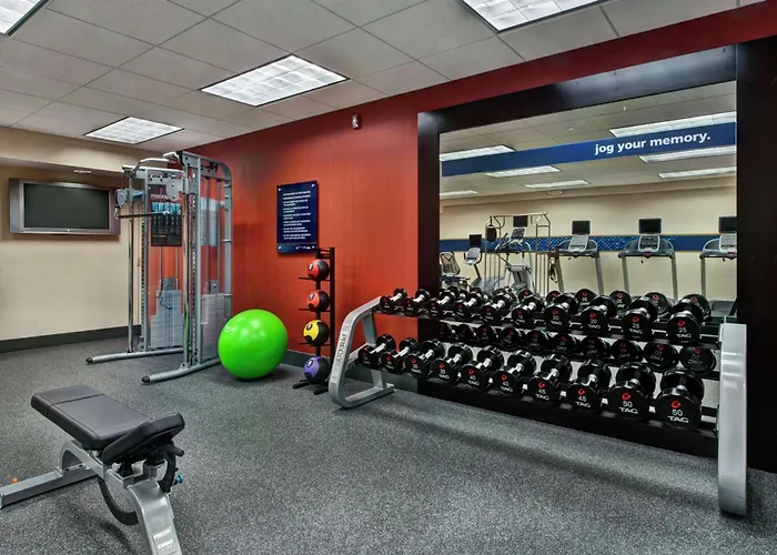 Top West Des Moines Hotels with Refreshing Pools