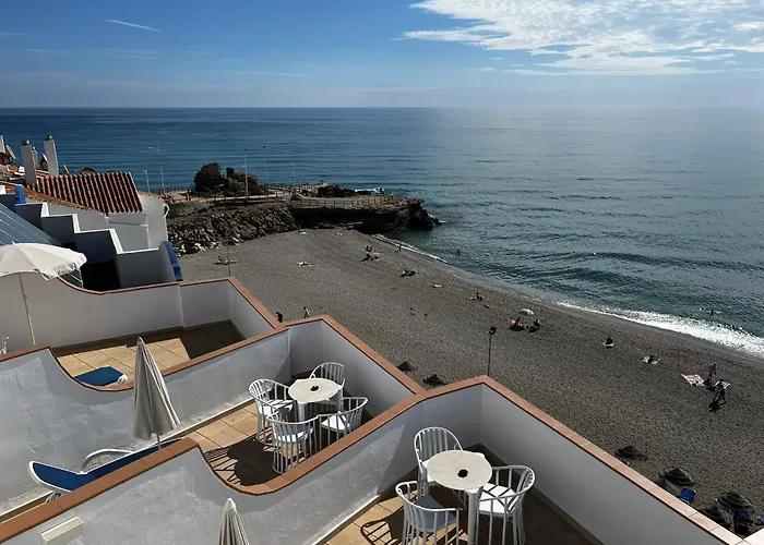 Mejores hoteles económicos en Nerja, paradisíaco pueblo costero